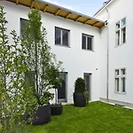 Adele Boutique 4* Πετς