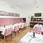 Adele Boutique 4*