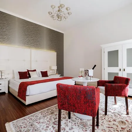 Adele Boutique Hotel 4*