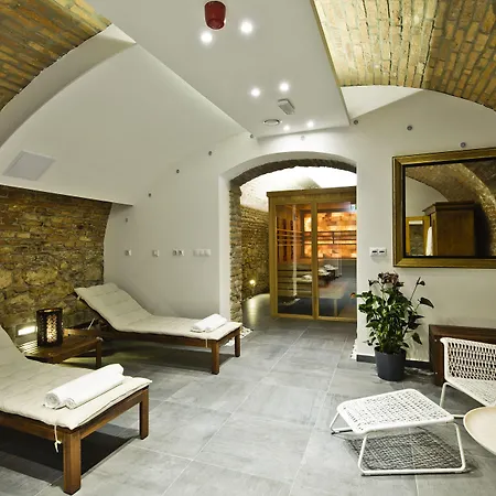 Adele Boutique Hotel 4*