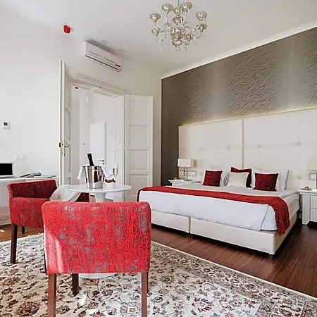 Adele Boutique Hotel 4*