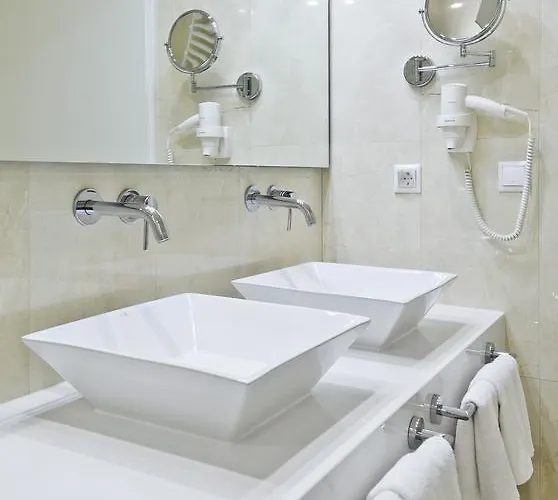 Adele Boutique 4* Πετς